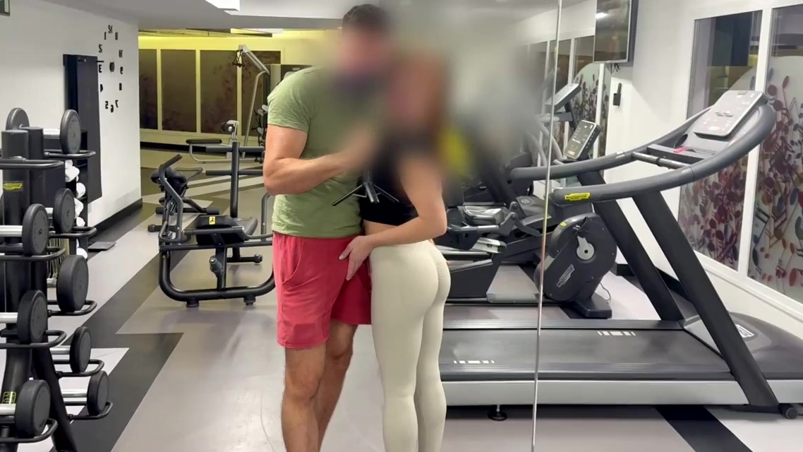 Dormí con un modelo de fitness después del entrenamiento.