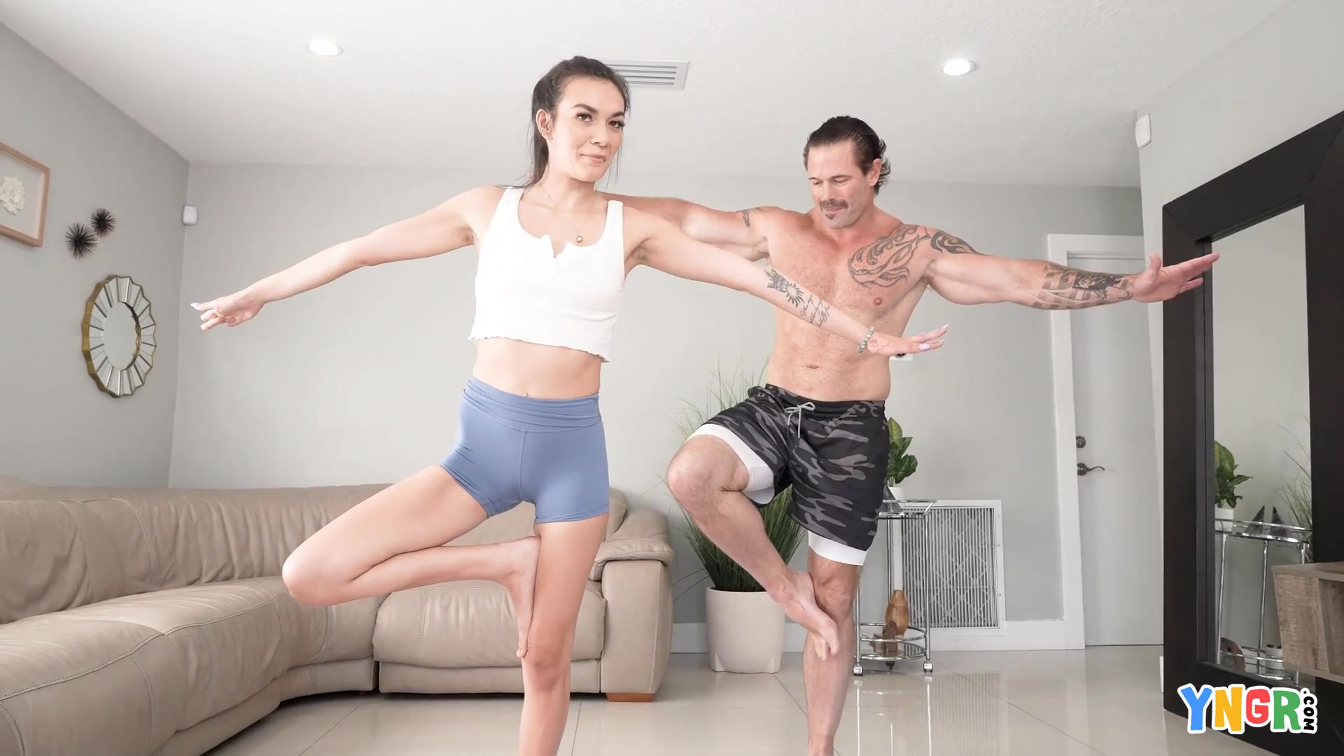 La sesión de yoga juntos fue tan divertida como se esperaba.