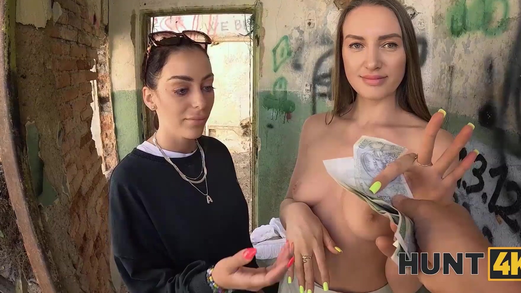 Novia se rinde y cabalga su polla por dinero (POV)