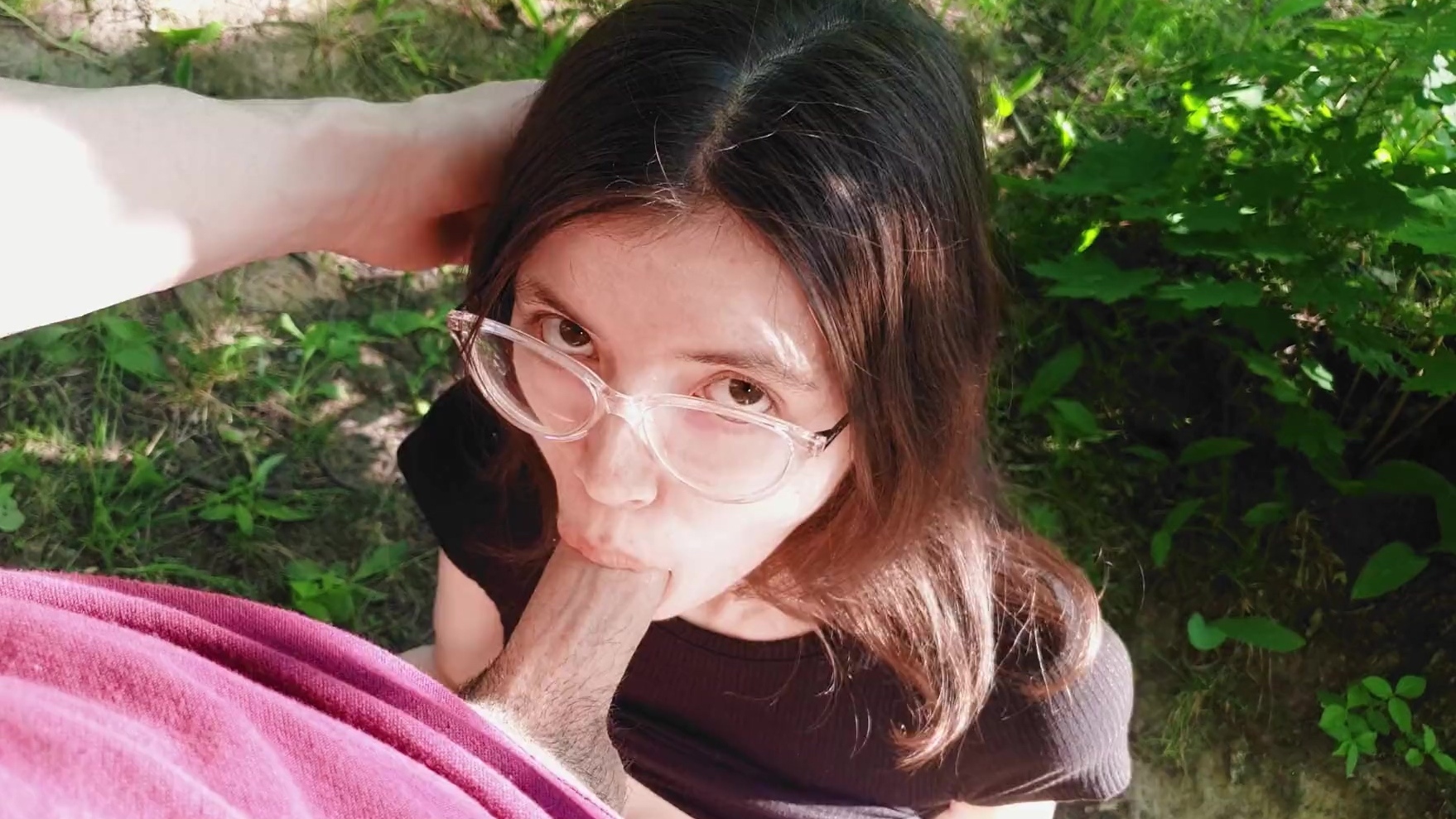 Sexo público caliente en el parque con mi nuevo novio ruso flaco.