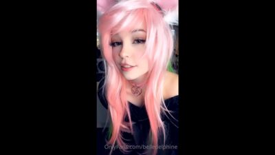 Belle Delphine desnuda se burla del vídeo porno