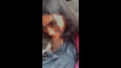 Estefany Vivas se la chupa a Guevo en el auto