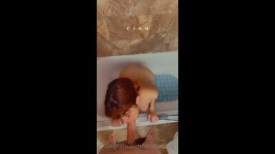 La polla desnuda de Littlebunnygrl chupada por Onlyfans