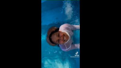 Tokischa de la Puta en la Piscina